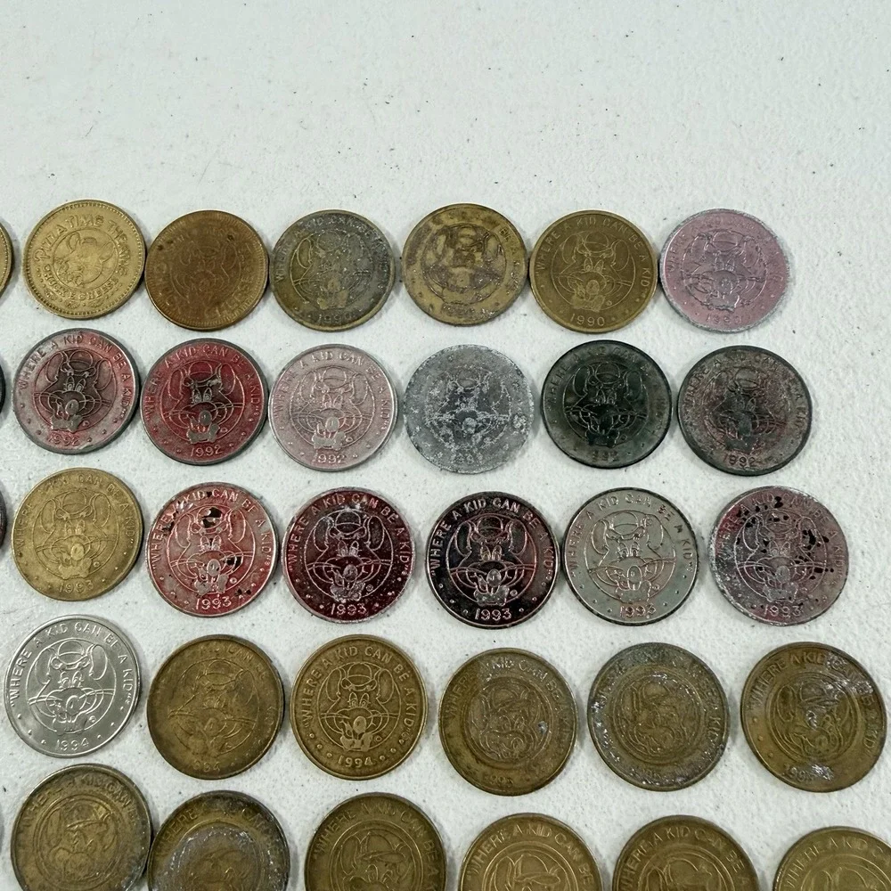 159 VINTAGE CHUCK E CHEESE TOKENS LOT 1980S-1990S‎ ARCADE TOKEN COLLECTION